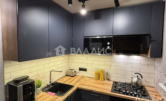 Продажа 2-комн квартиры на вторичном рынке улица Есенина,  д. 8 к1