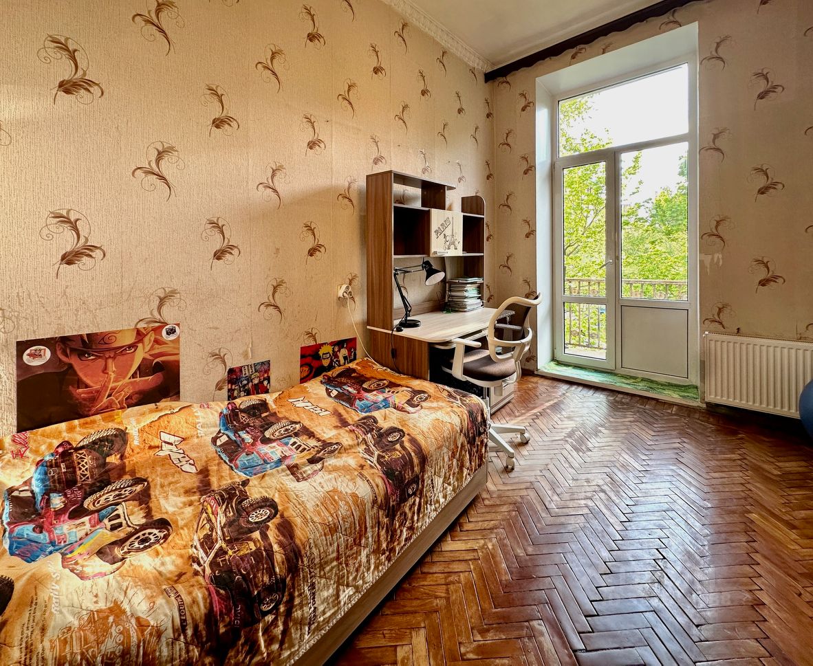 Продажа 3-комн квартиры на вторичном рынке Среднеохтинский проспект, 14