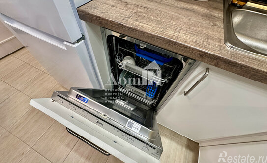 Продажа 2-комн квартиры на вторичном рынке Мебельная улица