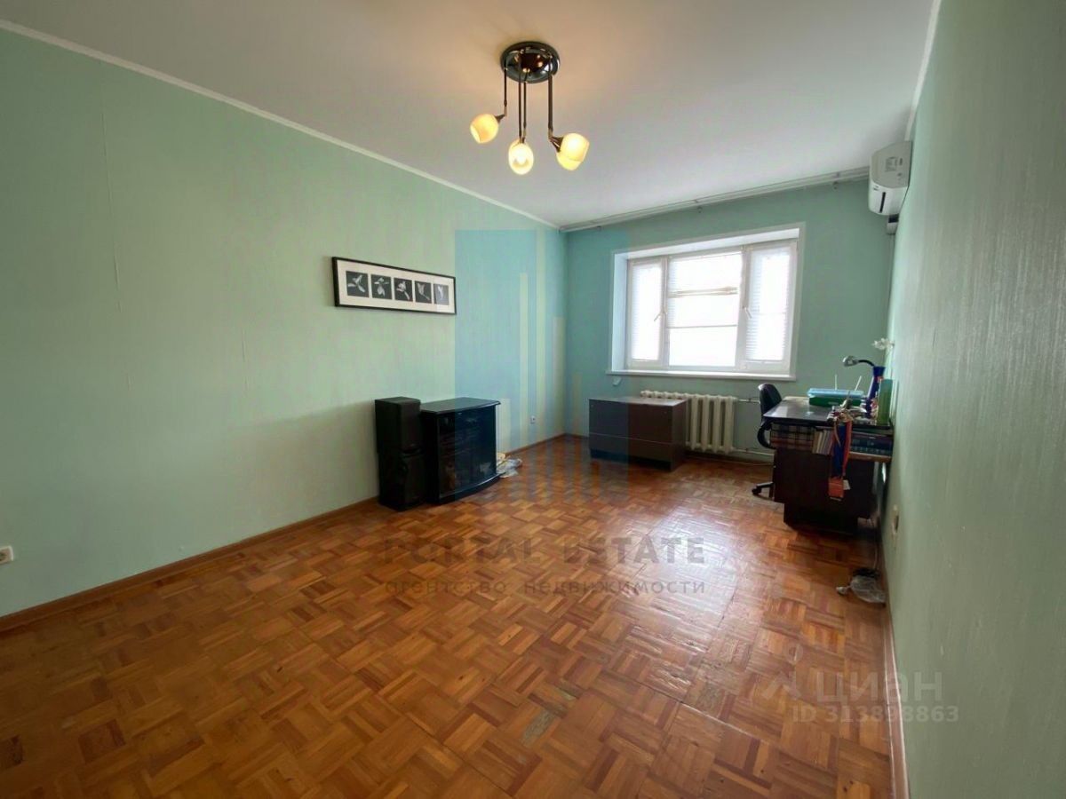 Продажа 2-комн квартиры на вторичном рынке пос. Кузнечики, 7