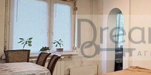 3-комн квартира улица Молостовых, 4К1