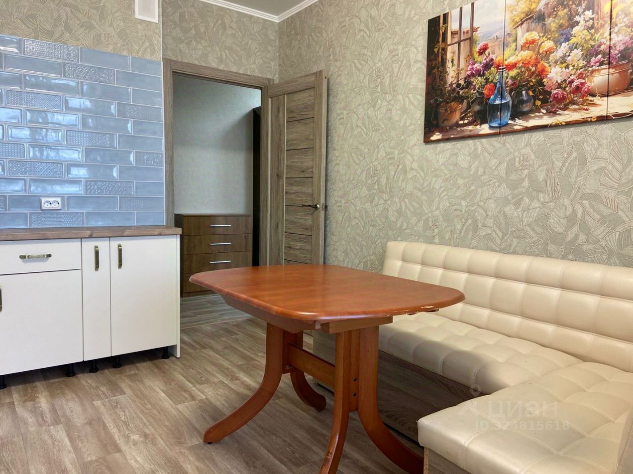 Продажа 3-комн квартиры на вторичном рынке Мурино, проспект Авиаторов Балтики, 19