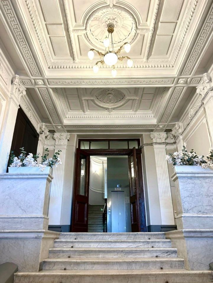 Продажа 4-комн квартиры на вторичном рынке Адмиралтейская набережная, 12-14