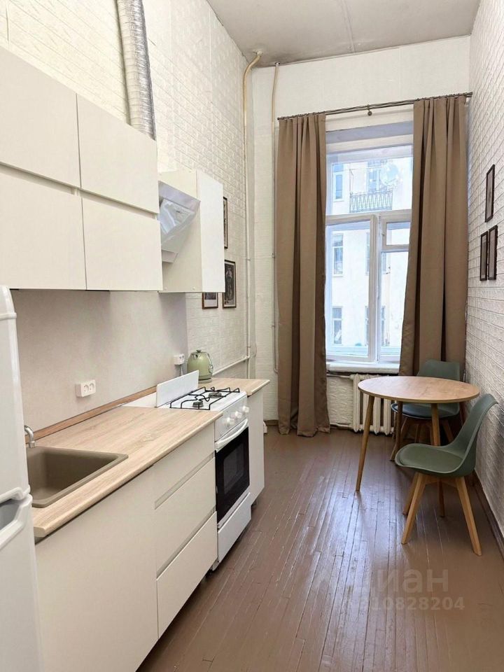 Аренда 2-комн квартиры на вторичном рынке проспект Средний Васильевского острова, 33