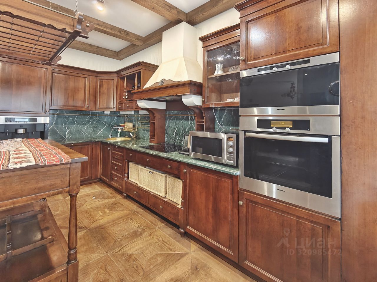 Аренда 4-комн квартиры на вторичном рынке набережная Воскресенская, 4