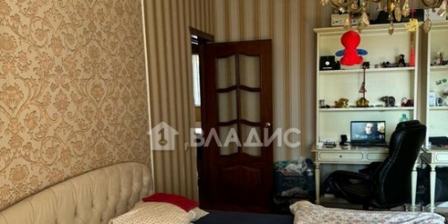 3-комн квартира улица Цюрупы,  д. 6