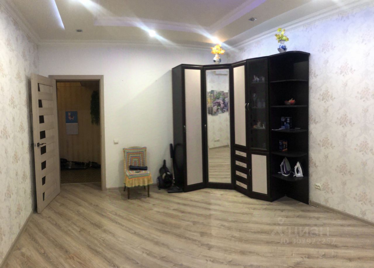 Продажа 2-комн квартиры на вторичном рынке Центральный мкр, улица Октябрьская,  д. 4