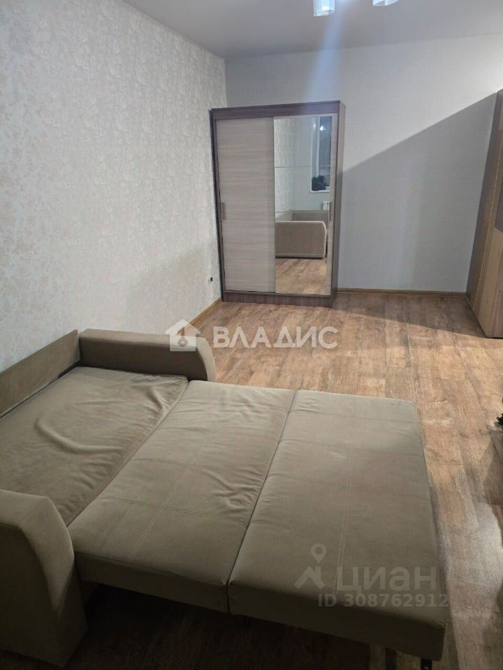 Продажа 1-комн квартиры на вторичном рынке Андреевка пгт, улица Староандреевская, 43к2