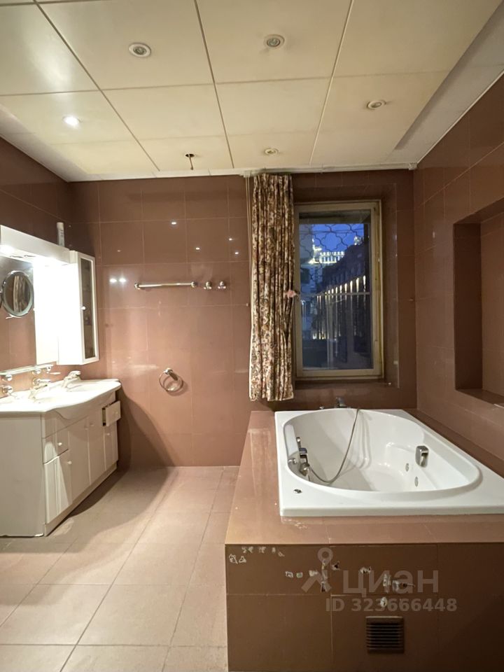 Продажа 4-комн квартиры на вторичном рынке Скаковая улица, 5