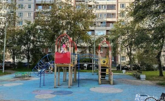 Продажа 2-комн квартиры на вторичном рынке проспект Королёва,  д. 44 к1