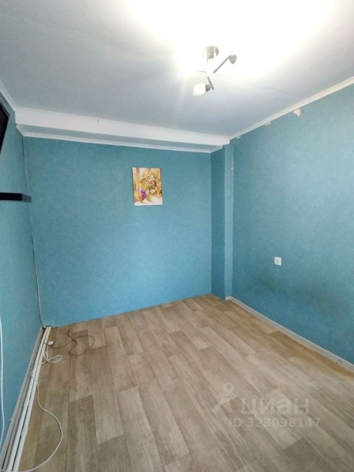 Продажа 2-комн квартиры на вторичном рынке пос. Поляны, 32