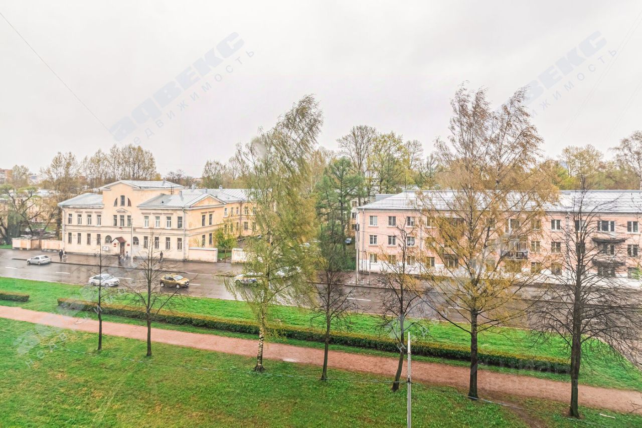 Продажа 4-комн квартиры на вторичном рынке улица Летчика Пилютова, 23
