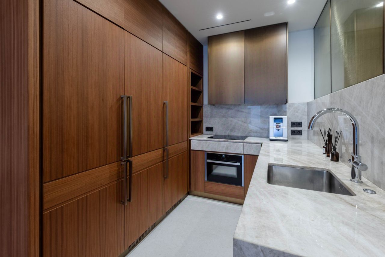 Продажа 2-комн квартиры на вторичном рынке набережная Адмирала Лазарева, 22