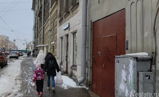 Продажа 4-комн квартиры на вторичном рынке 9-я линия,  д. 18