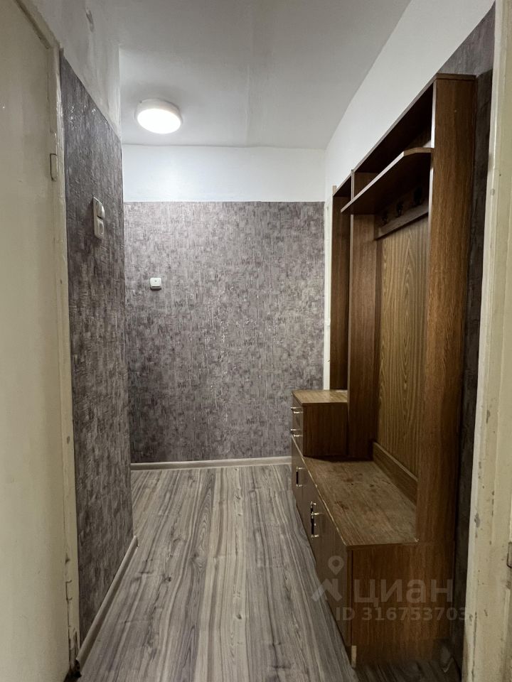 Продажа 1-комн квартиры на вторичном рынке Большая Ижора пгт, Приморское шоссе, 11