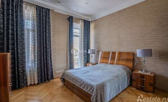 Продажа 4-комн квартиры на вторичном рынке Страстной б-р,  д. 4