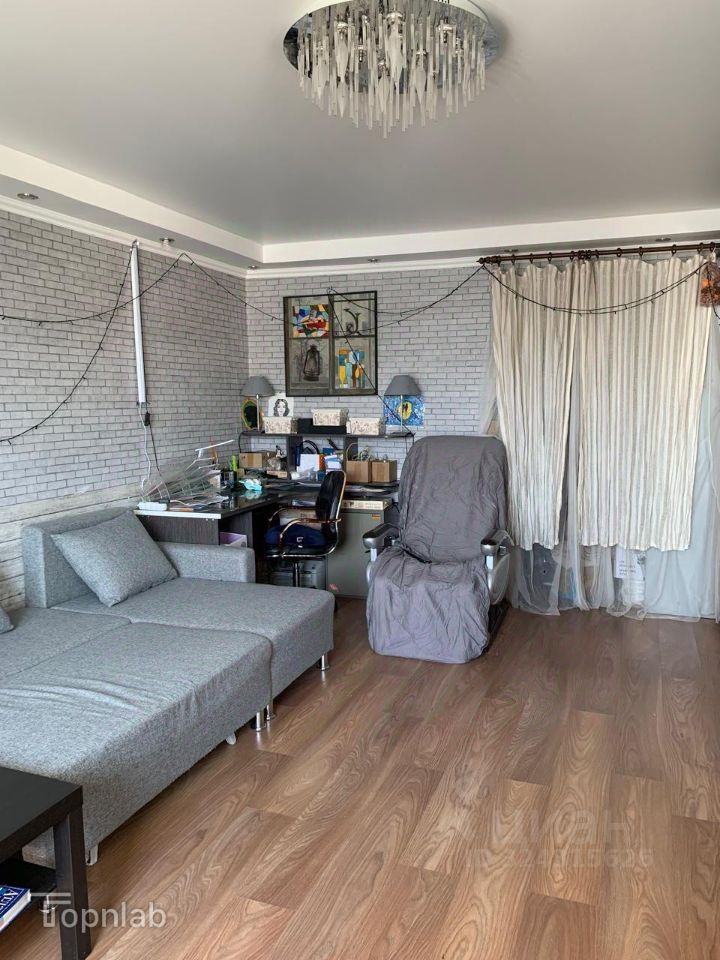 Продажа 3-комн квартиры на вторичном рынке улица Карташихина, 19