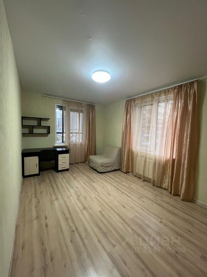 Аренда 1-комн квартиры на вторичном рынке улица Вадима Шефнера, 10к2