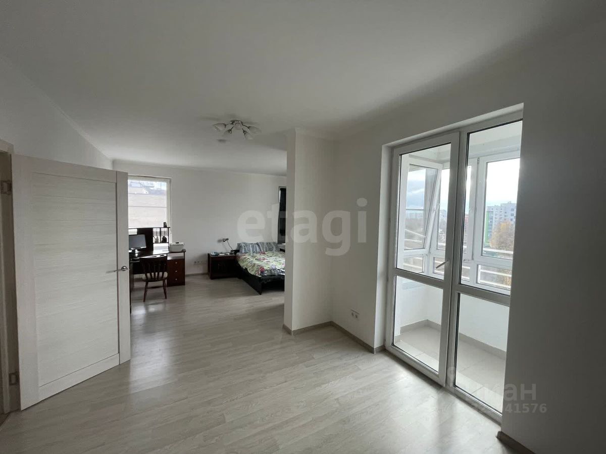 Продажа 3-комн квартиры на вторичном рынке улица Черное Озеро, 4