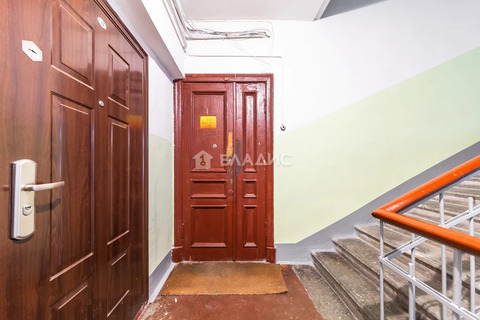 Комната Лейтенанта Шмидта наб.,  д. 19