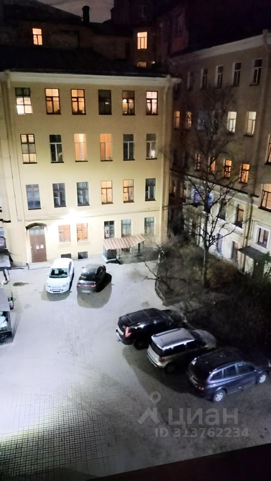 Продажа 2-комн квартиры на вторичном рынке Моховая улица, 30