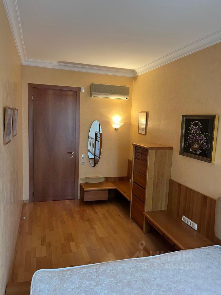 Продажа 2-комн квартиры на вторичном рынке улица Малая Лубянка, 16