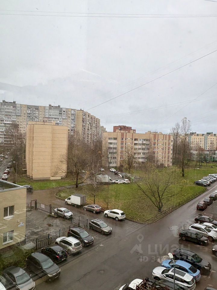 Продажа 3-комн квартиры на вторичном рынке Ириновский проспект, 21К1