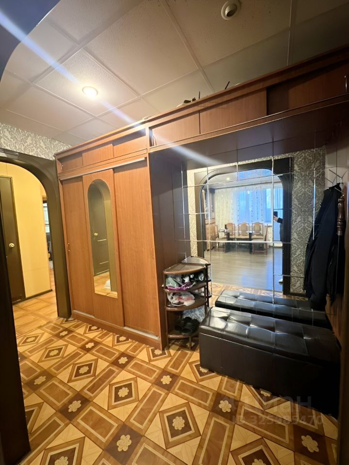 Продажа 4-комн квартиры на вторичном рынке Сосновый Бор, Молодежная улица, 44
