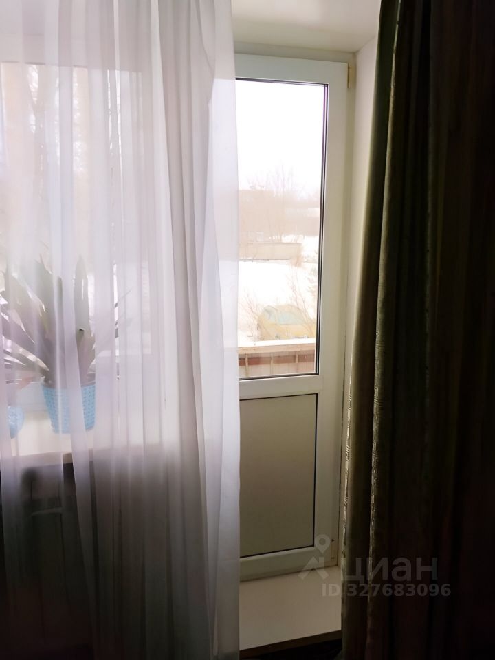 Продажа 3-комн квартиры на вторичном рынке пос. Пролетарский, улица Школьная, 7