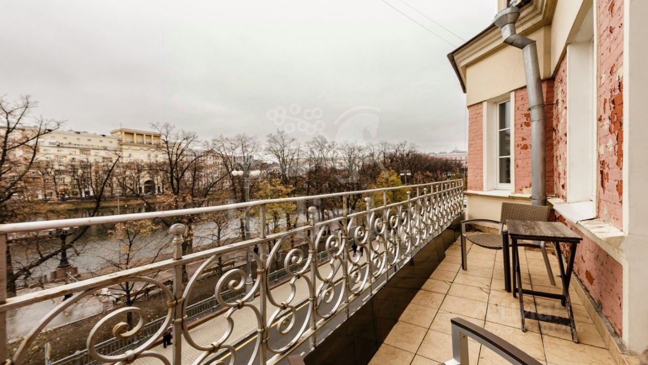 Продажа 3-комн квартиры на вторичном рынке Малая Бронная улица, 30/1