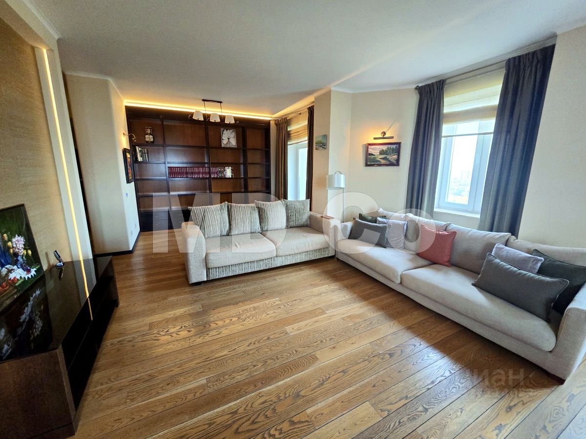 Аренда 3-комн квартиры на вторичном рынке Веерная улица, 2