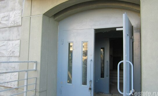 Продажа 2-комн квартиры на вторичном рынке Лазурная улица,  д. 10