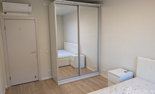 Продажа 3-комн квартиры на вторичном рынке ул Саларьевская,  д. 8,  к. 2