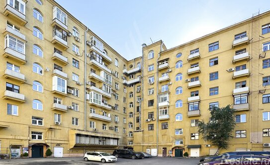 Продажа 4-комн квартиры на вторичном рынке ул Тверская,  д. 19