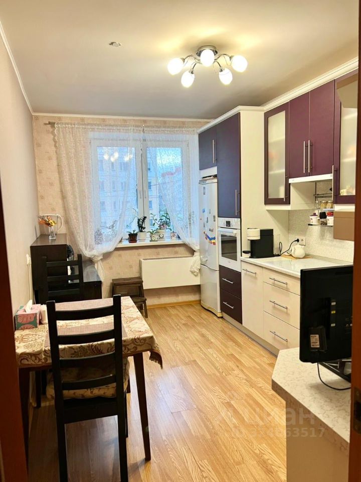 Продажа 3-комн квартиры на вторичном рынке Красное Село, улица Освобождения, 21