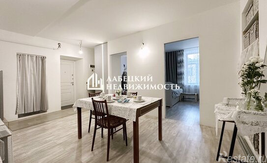 Продажа 2-комн квартиры на вторичном рынке Фурштатская ул,  д. 10