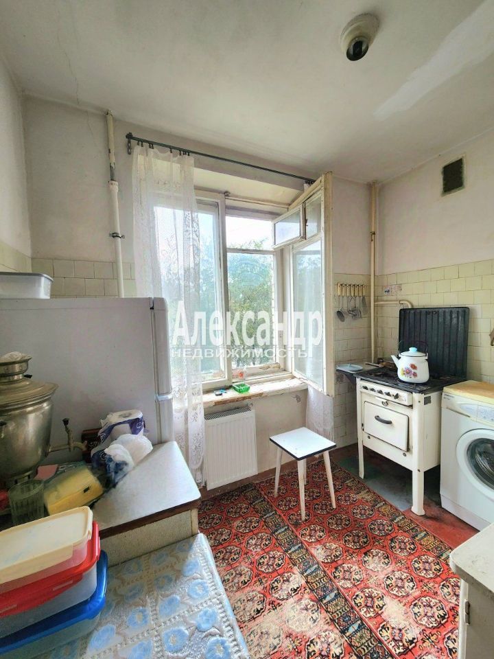 Продажа 3-комн квартиры на вторичном рынке Кириши, Советская улица, 12