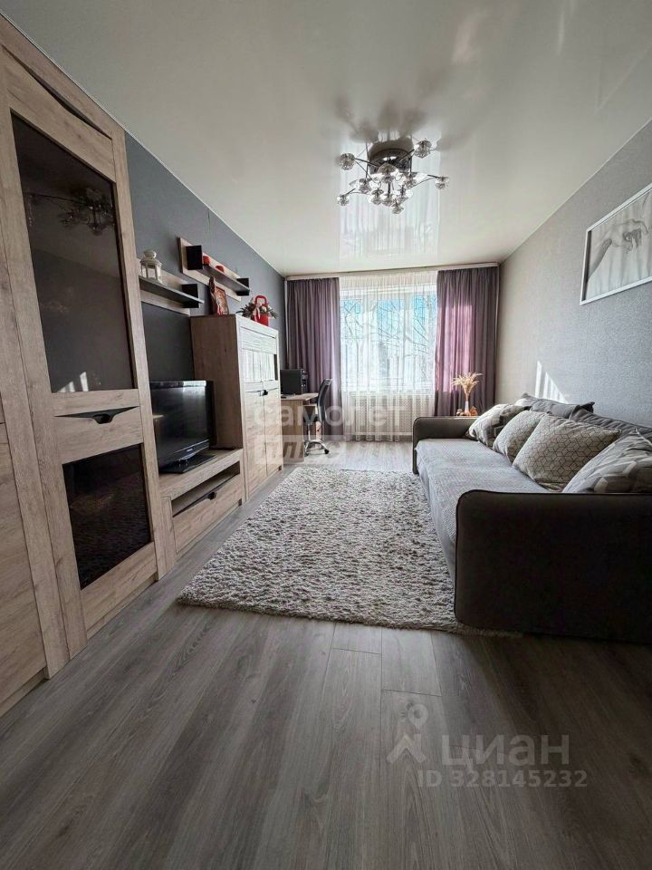 Продажа 3-комн квартиры на вторичном рынке 6-й мкр,  д. 12