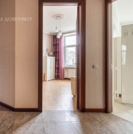 Продажа 4-комн квартиры на вторичном рынке Бассейная ул,  д. 27