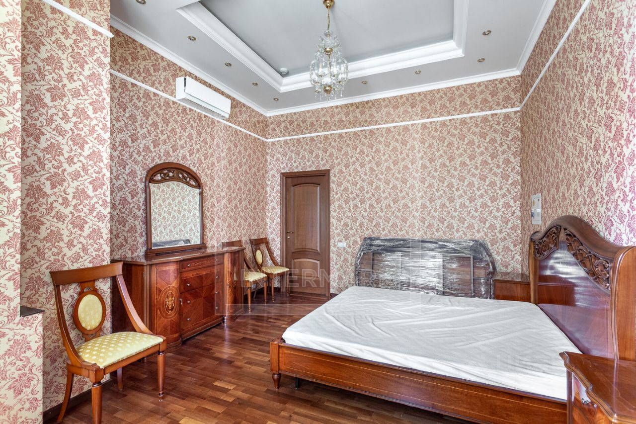 Продажа 3-комн квартиры на вторичном рынке Милютинский переулок, 3