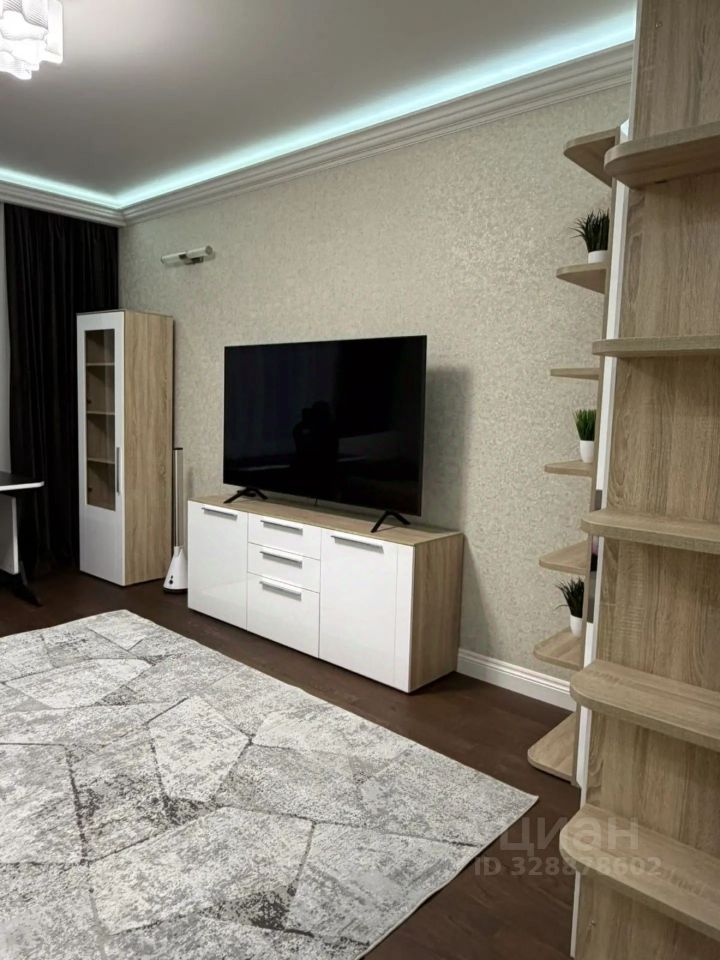 Аренда 2-комн квартиры на вторичном рынке Мосфильмовская улица, 88к2с6