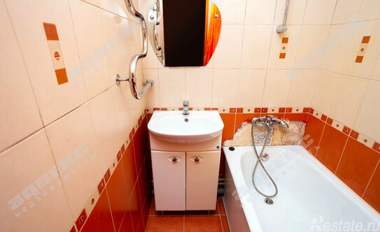 Продажа 2-комн квартиры на вторичном рынке улица Лёни Голикова,  д. 60