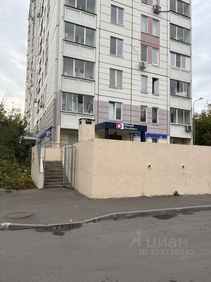 Продажа 3-комн квартиры на вторичном рынке Онежская улица, 51к1