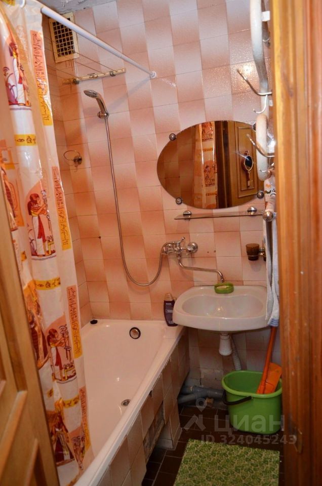 Продажа 2-комн квартиры на вторичном рынке Учительская улица, 5К2
