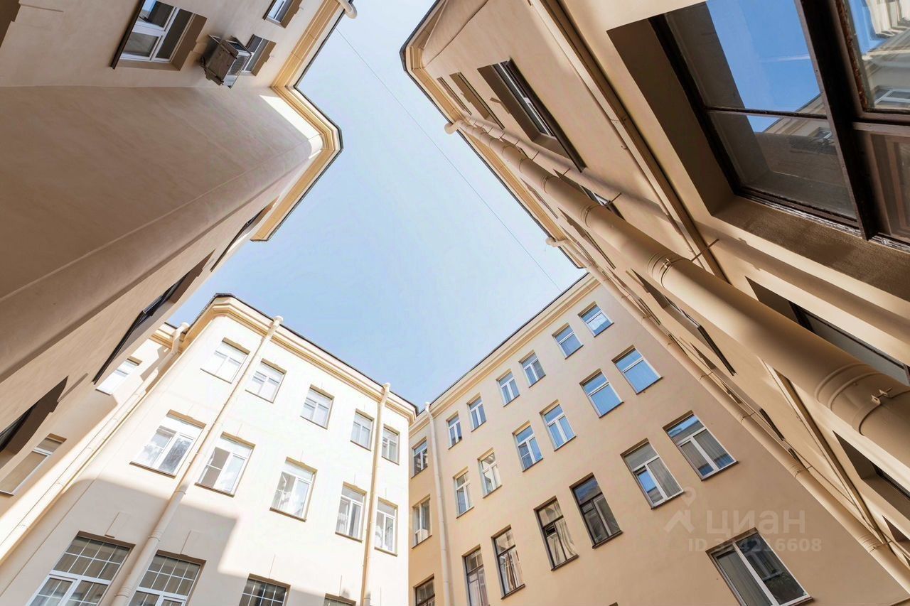 Продажа 3-комн квартиры на вторичном рынке Моховая улица, 4