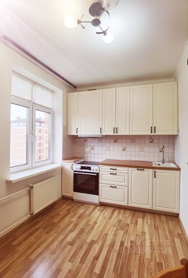 Продажа 3-комн квартиры на вторичном рынке Опалиха мкр, улица Дежнева, 9