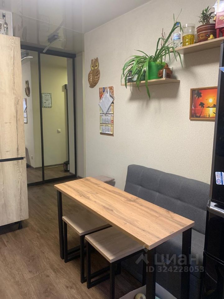 Продажа 3-комн квартиры на вторичном рынке улица Генерала Кузнецова, 17