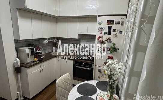 Продажа 1-комн квартиры на вторичном рынке Кировское городское поселение, Ладожская улица,  д. 4