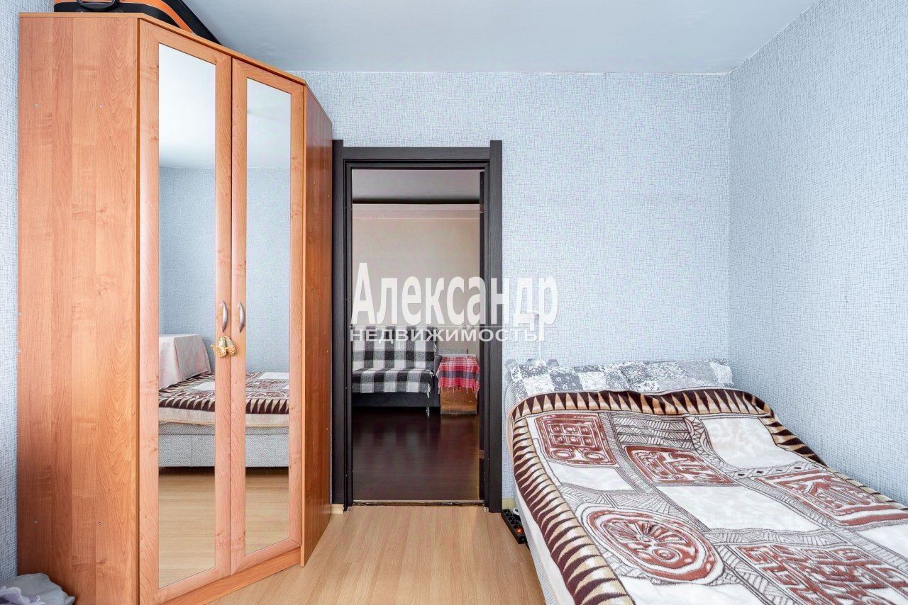 Продажа 4-комн квартиры на вторичном рынке пос. Кобралово, улица Лесная, 2