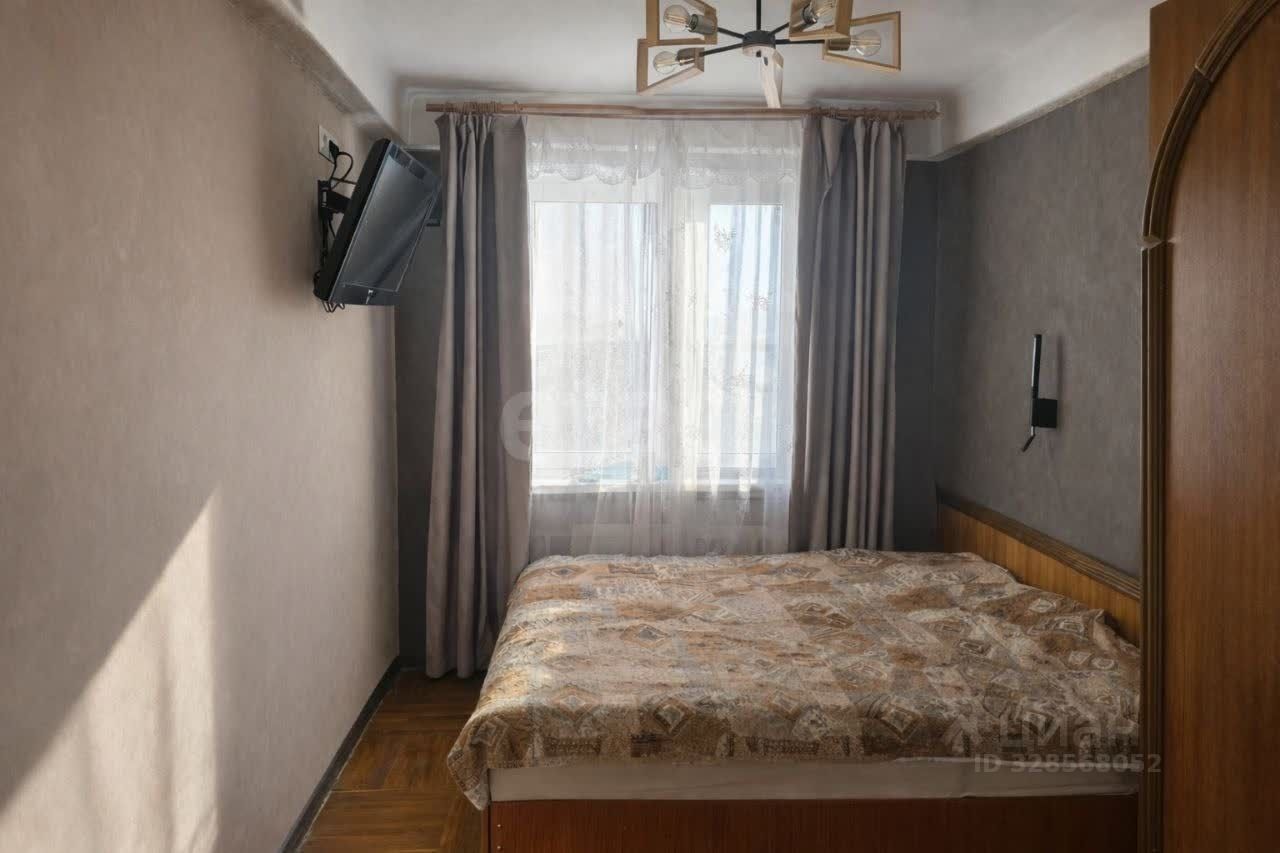 Продажа 4-комн квартиры на вторичном рынке пос. Металлострой, Полевая улица, 15